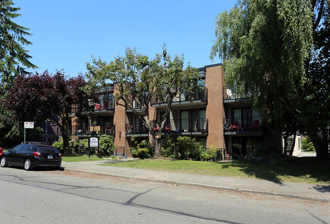 Albatross Apartments in Vancouver, BC - Building Photo