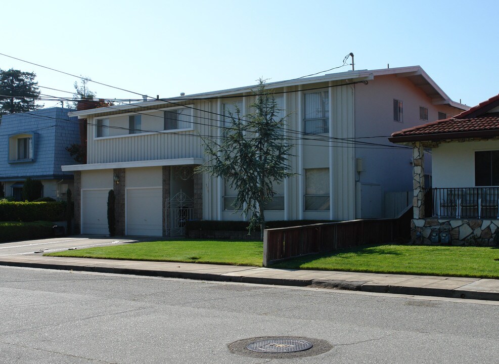 121 24th Ave in San Mateo, CA - Building Photo
