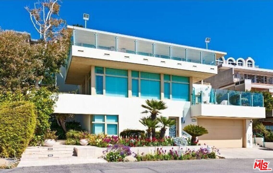 31709 Sea Level Dr in Malibu, CA - Building Photo