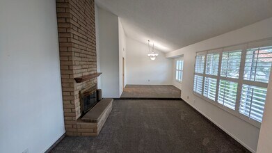 2700 Lexington Pl in Riverside, CA - Building Photo - Building Photo