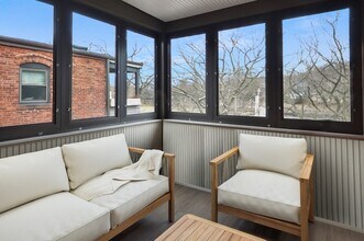 1805 Beacon St, Unit 2 in Brookline, MA - Foto de edificio - Building Photo
