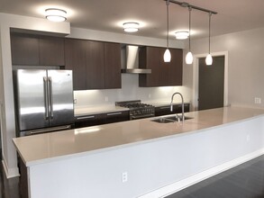33 North Apartments in San Rafael, CA - Foto de edificio - Building Photo