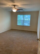 125 Weeping Oak Ln in West Columbia, SC - Foto de edificio - Building Photo