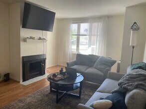 435 W Oakdale Ave, Unit 4B in Chicago, IL - Building Photo - Building Photo