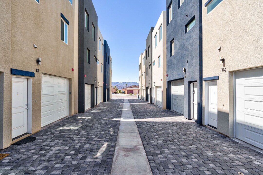 2061 Magnolia Dr in Lake Havasu City, AZ - Building Photo