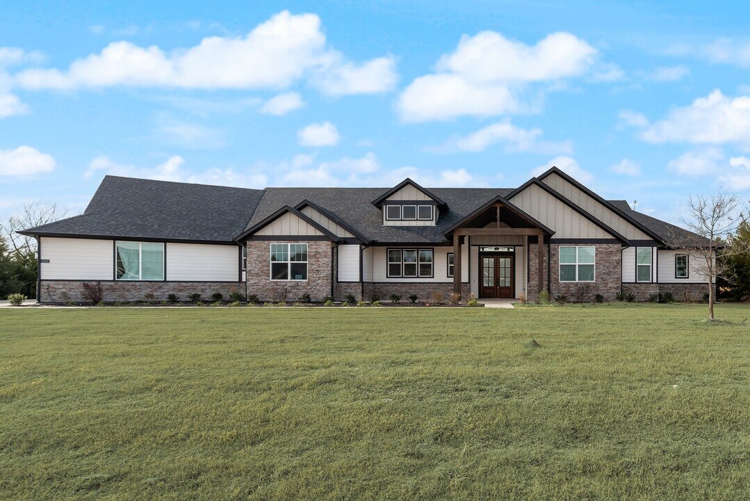 2335 Providence Wy in Nevada, TX - Building Photo