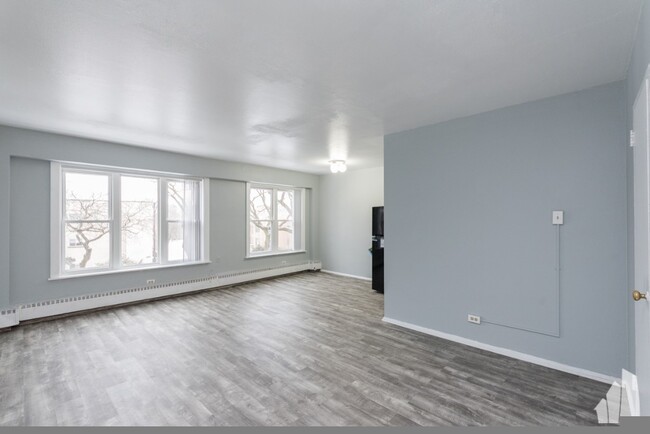 7345 N Ridge Blvd, Unit 7333-304 in Chicago, IL - Building Photo - Building Photo