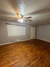 611 N Sycamore St in Ottawa, KS - Building Photo - Building Photo