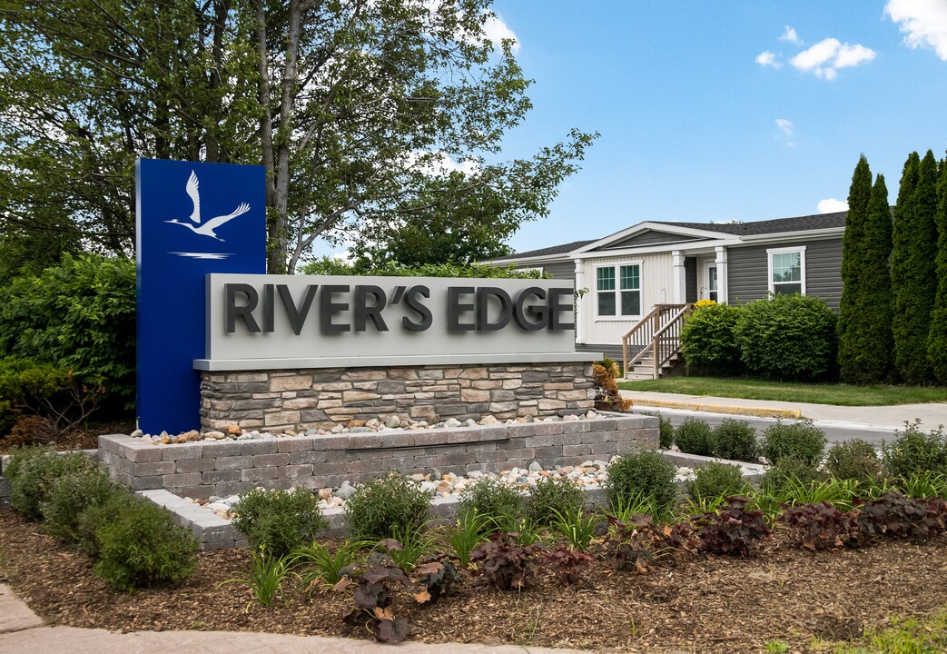 Rivers Edge in Clinton Township, MI - Foto de edificio