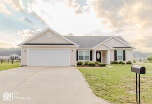 246 Macarthur Dr in Conway, SC - Building Photo