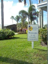 Palm Breezes Club in Lake Worth, FL - Foto de edificio - Building Photo