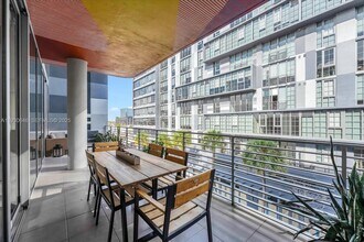 250 NW 24th St in Miami, FL - Foto de edificio - Building Photo