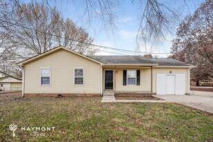 670 Tylertown Rd in Clarksville, TN - Building Photo