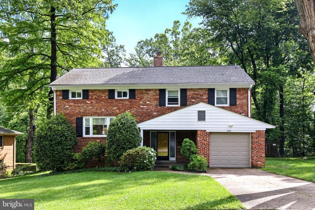 8015 Whittier Blvd in Bethesda, MD - Building Photo