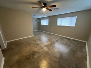 210 E Parkway Dr in Russellville, AR - Building Photo - Building Photo