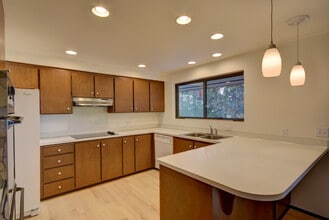 2172 Madrona Way in Coupeville, WA - Building Photo - Building Photo