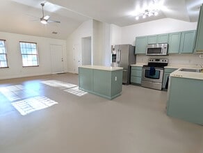 198 Waikakaaua Dr in Bastrop, TX - Building Photo - Building Photo
