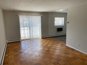 Meadowview Apartments in Philadelphia, PA - Foto de edificio - Building Photo