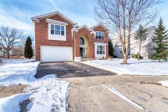 5610 Heartland Ct in Carpentersville, IL - Building Photo - Building Photo