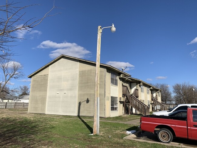 Cedars Apartments in Skiatook, OK - Building Photo - Building Photo