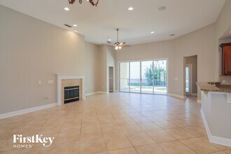 2453 Tall Cedars Rd, Unit 201 in Orange Park, FL - Foto de edificio - Building Photo