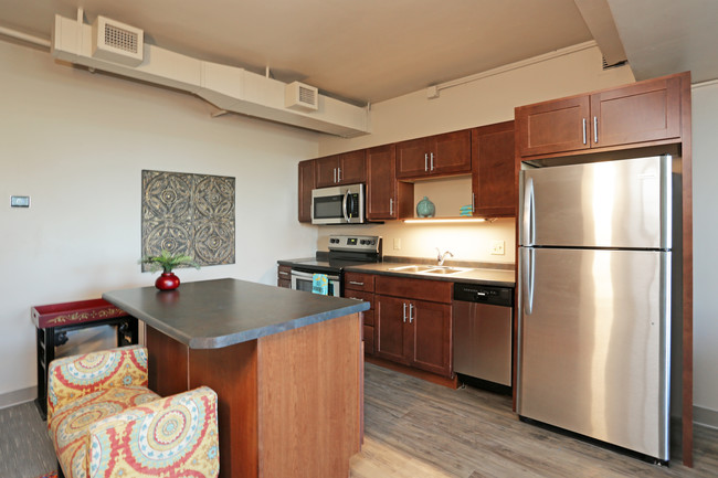 Hotel Maytag Apartments in Newton, IA - Building Photo - Interior Photo