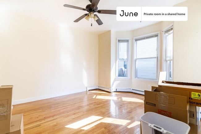 Room in Shared 2 bed/1 bath home in Boston, MA - Building Photo - Building Photo
