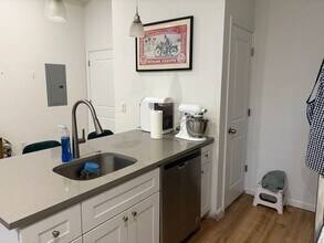 737 S 4th St in Philadelphia, PA - Building Photo - Building Photo