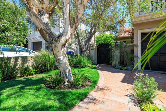 1554 Mathews Ave in Manhattan Beach, CA - Building Photo - Building Photo