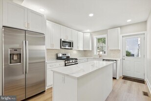 247 E 6th Ave in Conshohocken, PA - Building Photo