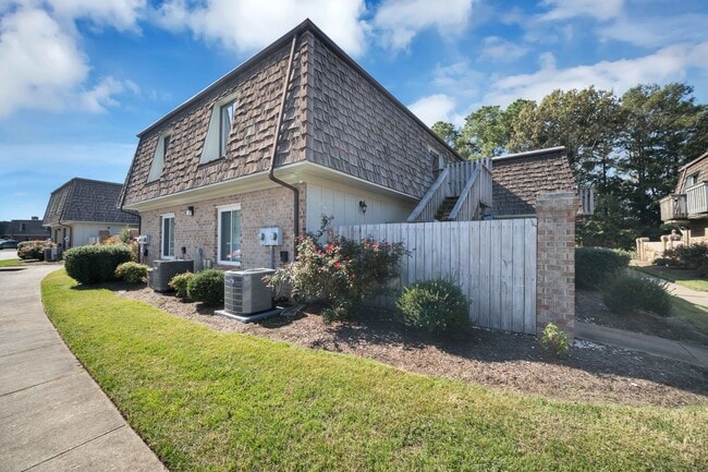 1635 Ocean Bay Dr in Virginia Beach, VA - Building Photo - Building Photo