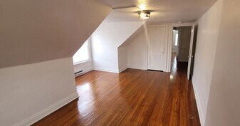2212 Indianola Ave, Unit 2212-B in Columbus, OH - Building Photo