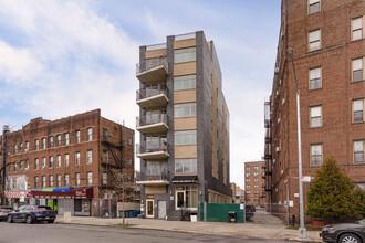 1329 E 17th St in Brooklyn, NY - Building Photo - Building Photo