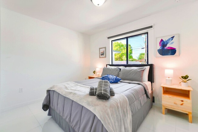 2110 NW 66th St in Miami, FL - Building Photo - Building Photo
