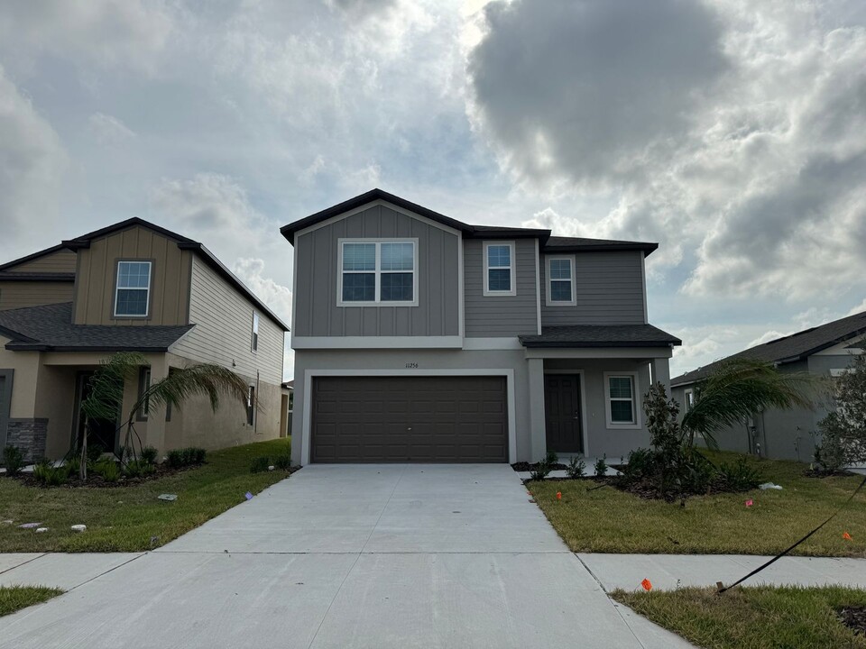 11256 Radiant Shr Lp in San Antonio, FL - Building Photo