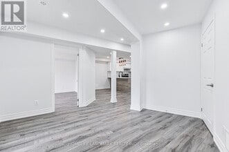 154 Roy Grv Wy in Markham, ON - Building Photo - Building Photo