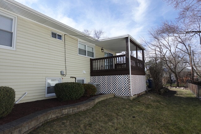 1800 Hollywood Ave in Hanover Park, IL - Building Photo - Building Photo