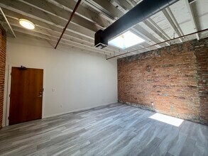 215 S 4th Ave, Unit 2B in Ann Arbor, MI - Foto de edificio - Building Photo