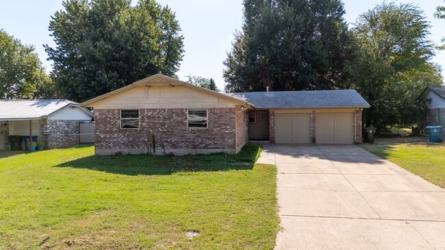 304 W Campbell Dr in Midwest City, OK - Building Photo - Building Photo