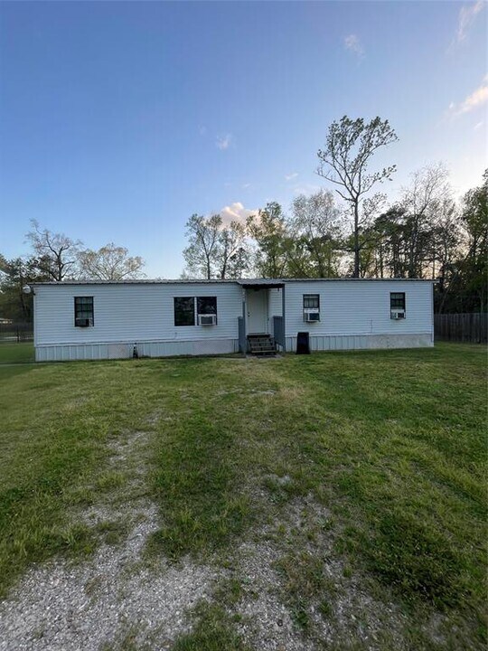 17446 M T Blvd in New Caney, TX - Building Photo