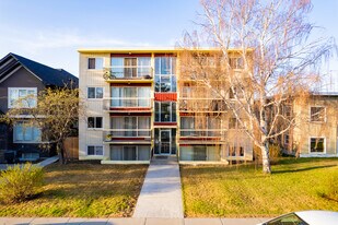 Dora Manor in Calgary, AB - Building Photo