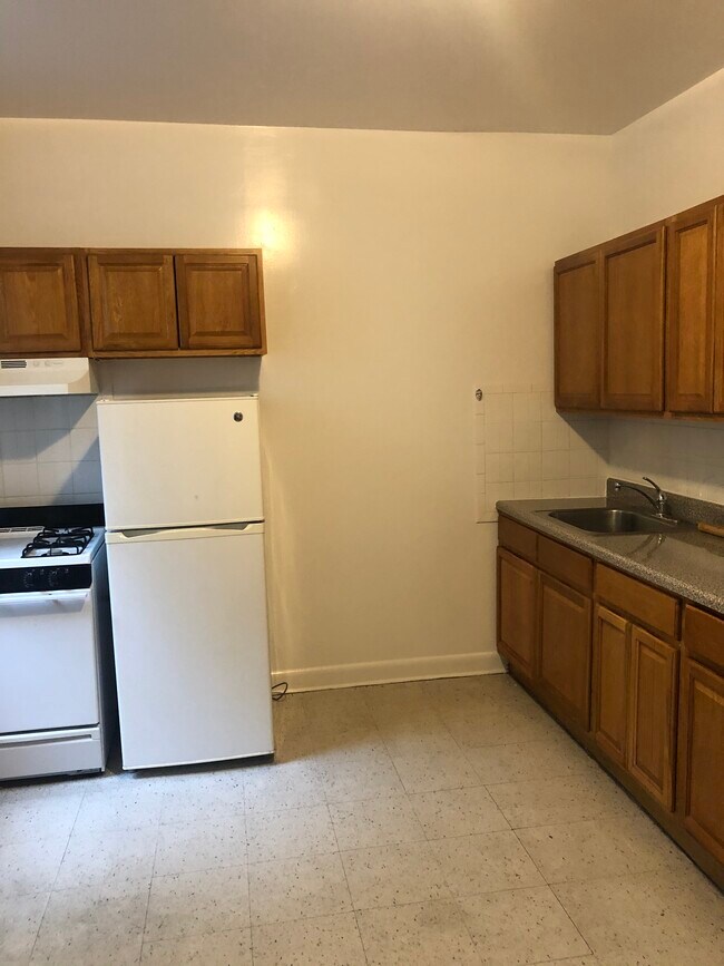 32 41st St Apartments and Nearby Queens Apartments For Rent Queens, NY