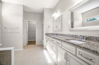 8197 Hanoverian Dr in Greenacres, FL - Foto de edificio - Building Photo