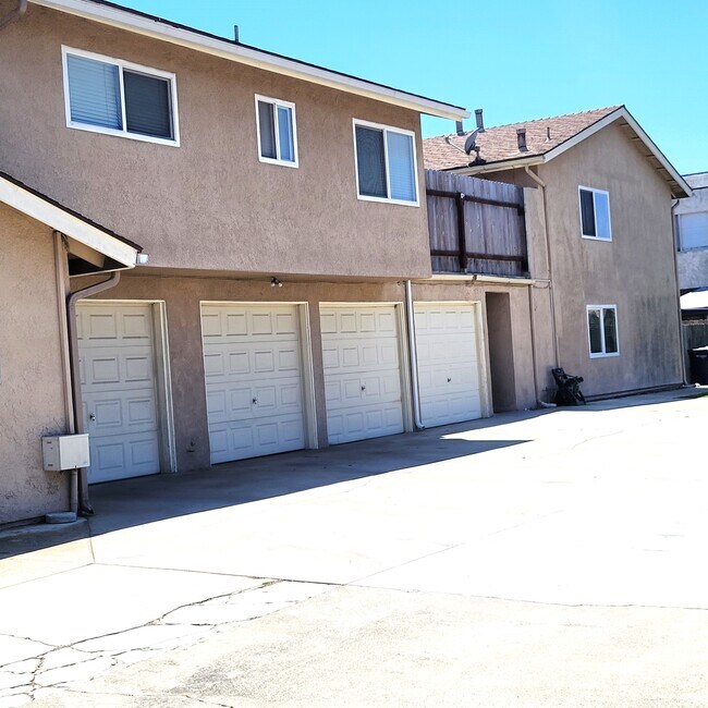 16671 Blanton Ln, Unit A in Huntington Beach, CA - Building Photo - Building Photo