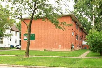 Bella Vista Apartments in Berea, OH - Building Photo - Building Photo