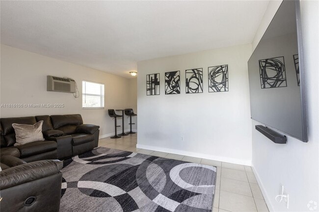 5755 NW 7th Ave in Miami, FL - Building Photo - Building Photo