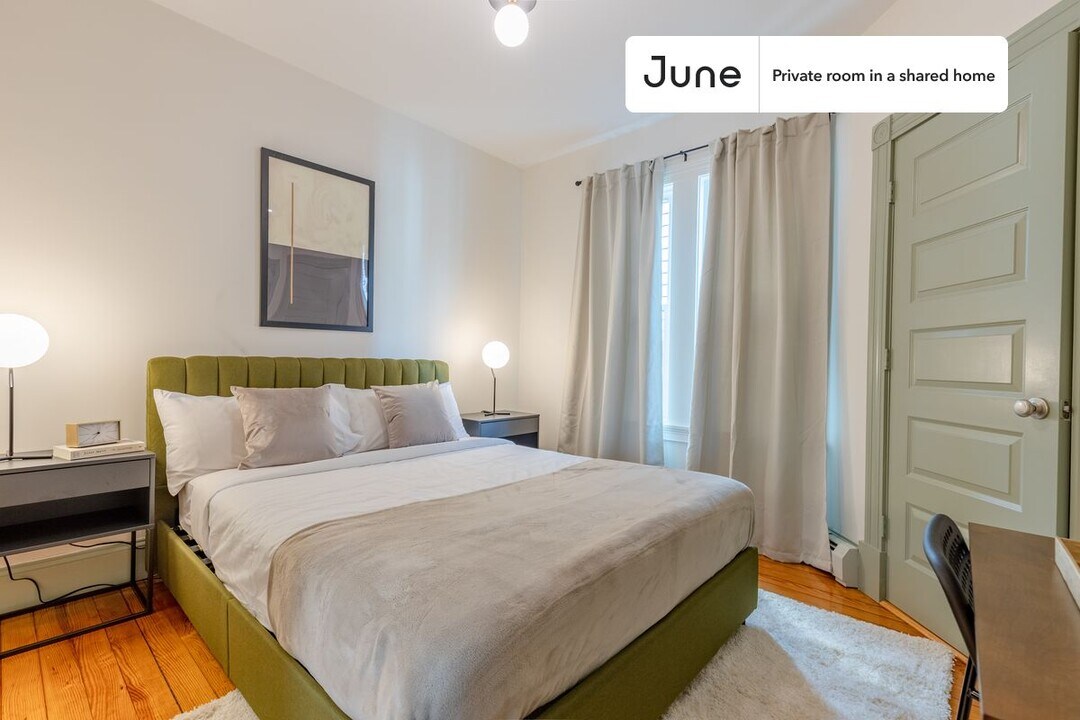 Private bedroom in 4 bed/1 bath Home in Boston, MA - Building Photo
