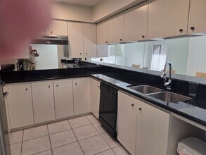 1114 Augusta Dr in Houston, TX - Building Photo - Building Photo