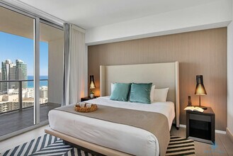 4010 S Ocean Dr in Hollywood, FL - Building Photo - Building Photo