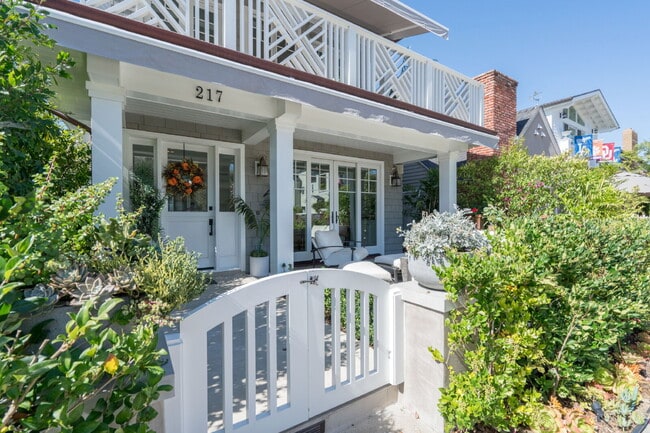 217 Coral Ave in Newport Beach, CA - Building Photo - Building Photo